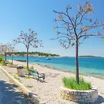 House Luxury Konforta بيت للعطل