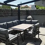 بيت للعطل House Luxury Konforta *