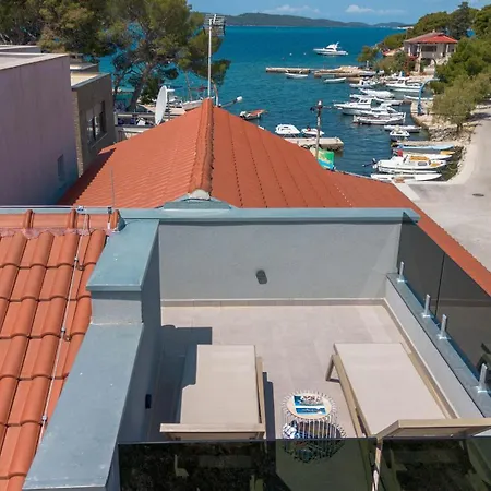 度假居 House Luxury Konforta 布罗达里卡